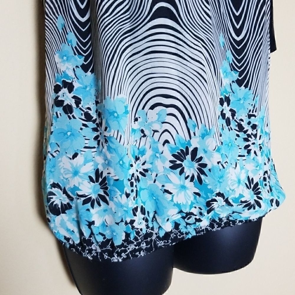 Wrapper Floral Halter Top - Picture 2 of 7